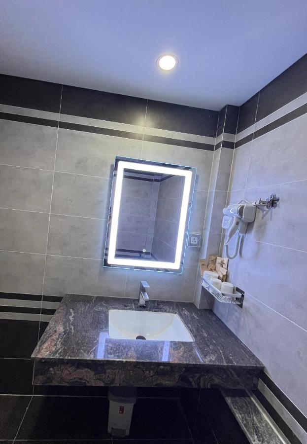 דואונג דונג Sk Boutique Hotel מראה חיצוני תמונה
